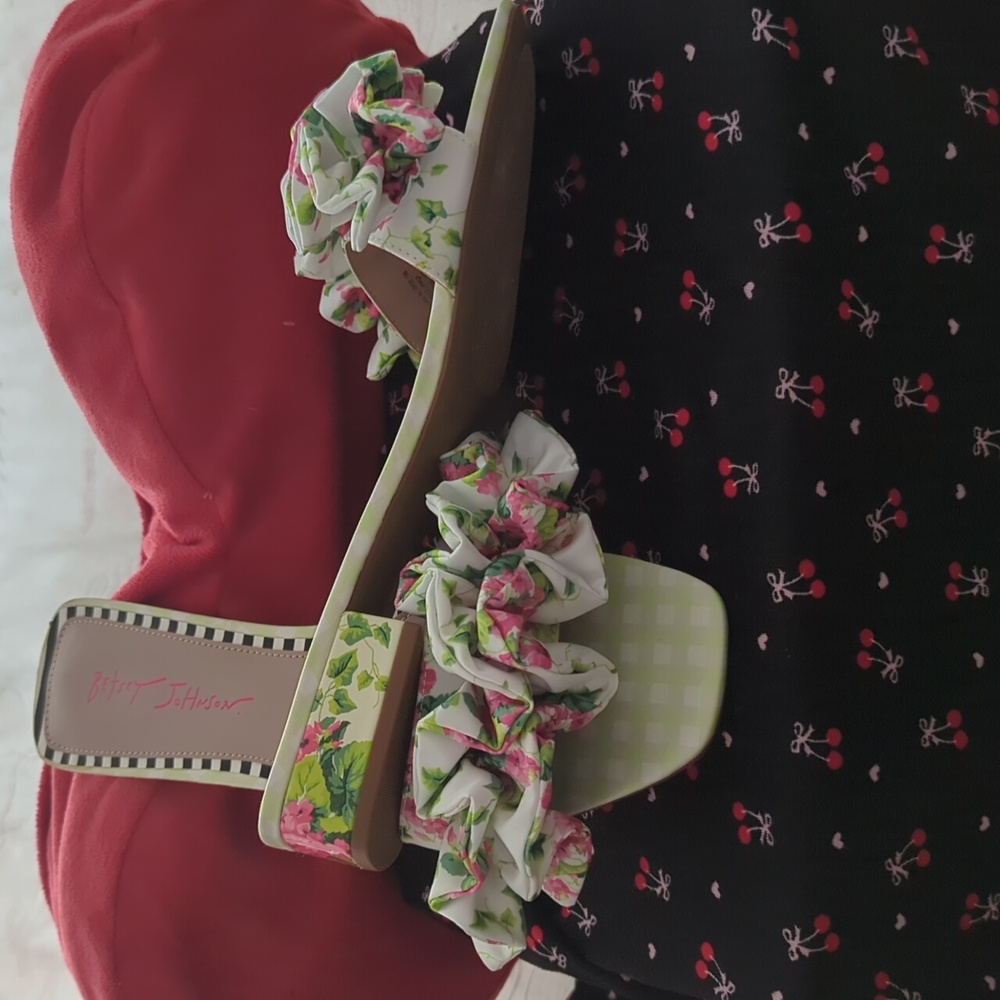 Betsey Johnson Pink Floral Slides/Slippers Size 10 - Picture 9 of 12